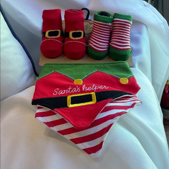 Hanna Andersson Other - AD SUTTON Festive Red and Green Baby Set 2 pairs socks & 2 bibs
